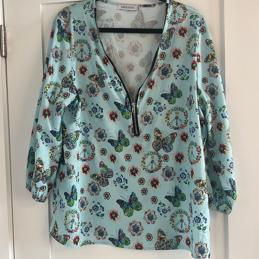 Womens floral and butterfly blouse.  XL